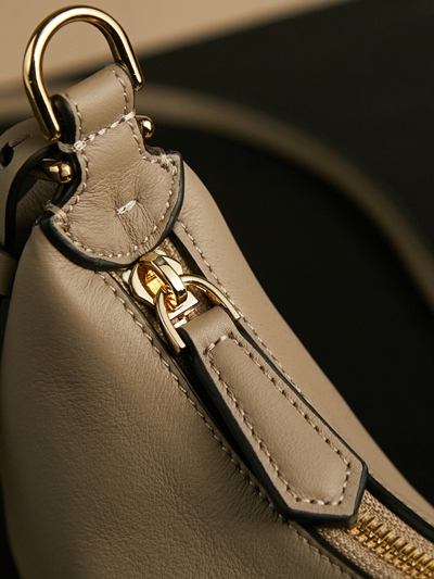 フェンディバッグ着用イメージ